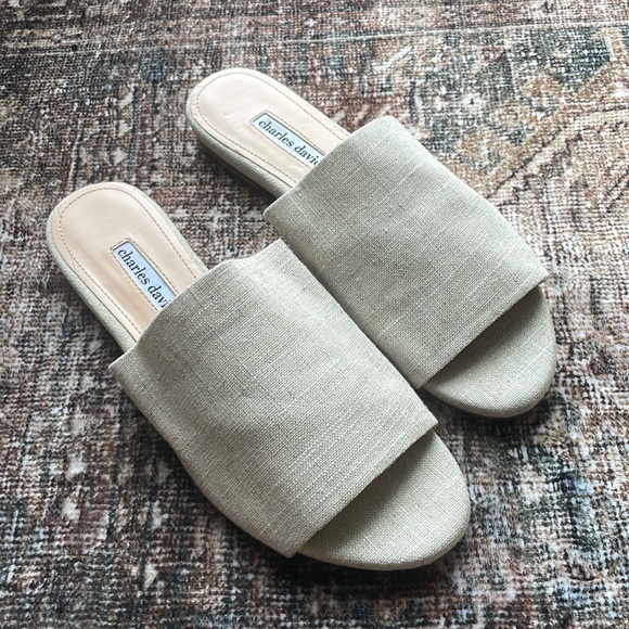 Charles David Shoes - Charles David wide strap slides / sandals linen